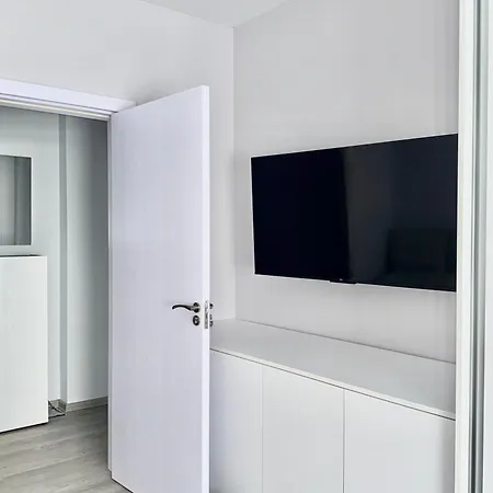 Si Homes, Cozy Apartment, Covered Parking, Fast Wi-fi * بلوفديف