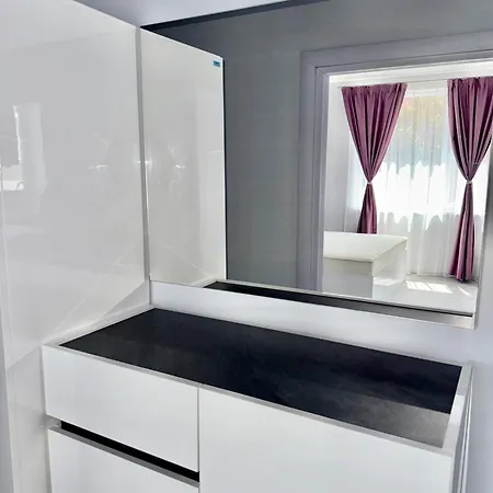 Si Homes, Cozy Apartment, Covered Parking, Fast Wi-fi بلوفديف